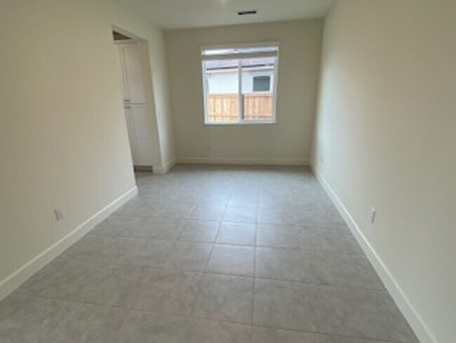 Building Photo - 1199 Barn Owl Dr
