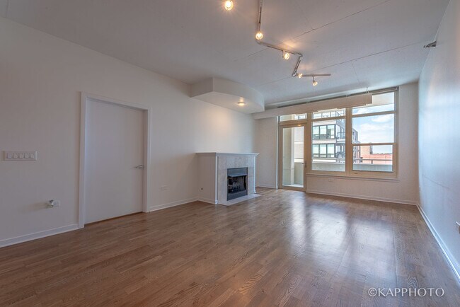 Building Photo - 909 W Washington Blvd