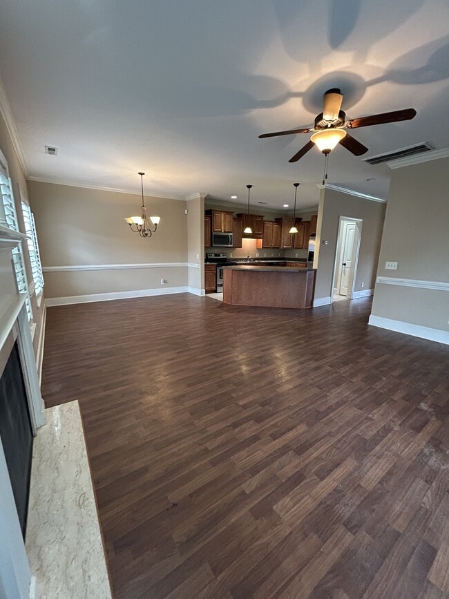 Building Photo - 1629 Brook Hollow Dr