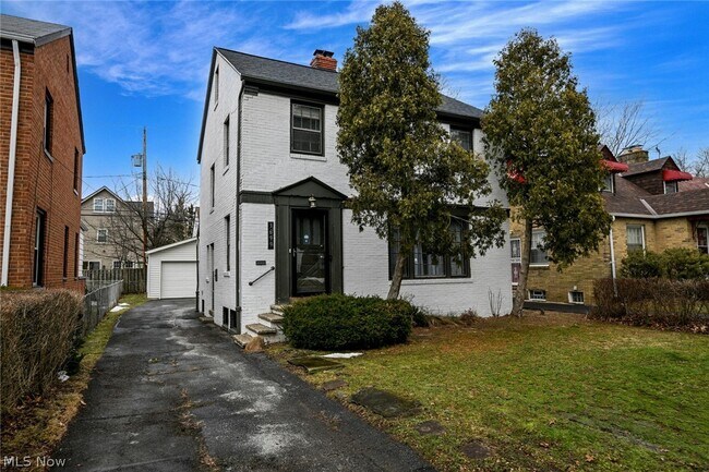 Building Photo - 3699 Bainbridge Rd