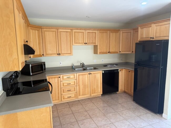 Building Photo - 8 Intervale Ct