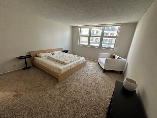 Building Photo - 9511 Collins Ave