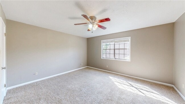 Building Photo - 1304 Merry Oaks Dr