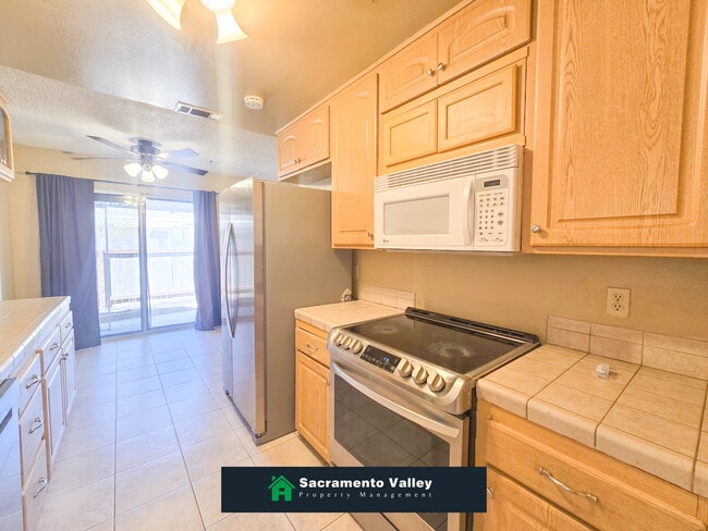 Building Photo - 8765 Crucero Dr