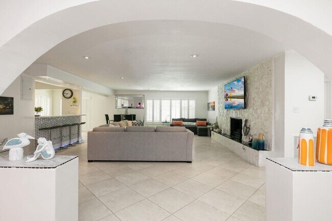 Building Photo - 1900 N Victoria Park Rd