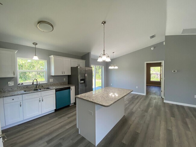 Building Photo - Desirable SW Ocala Neighborhood 3/2/2 *WON...