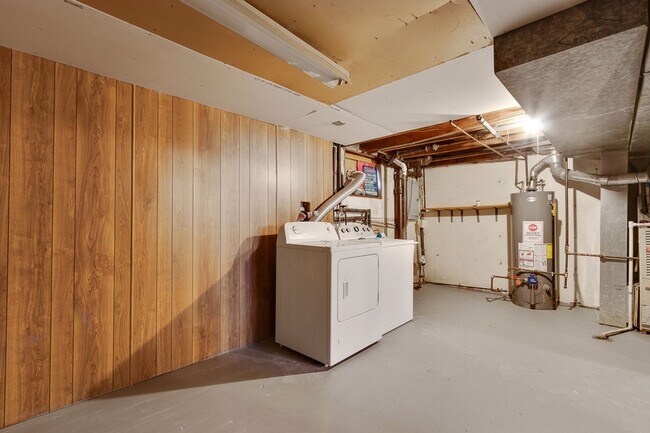 Building Photo - 843 McHenry Rd