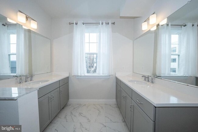 Building Photo - 220 Charles Ellis Dr