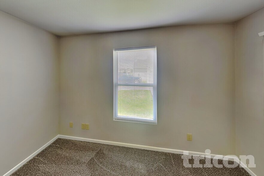 Building Photo - 2336 Blackthorn Dr