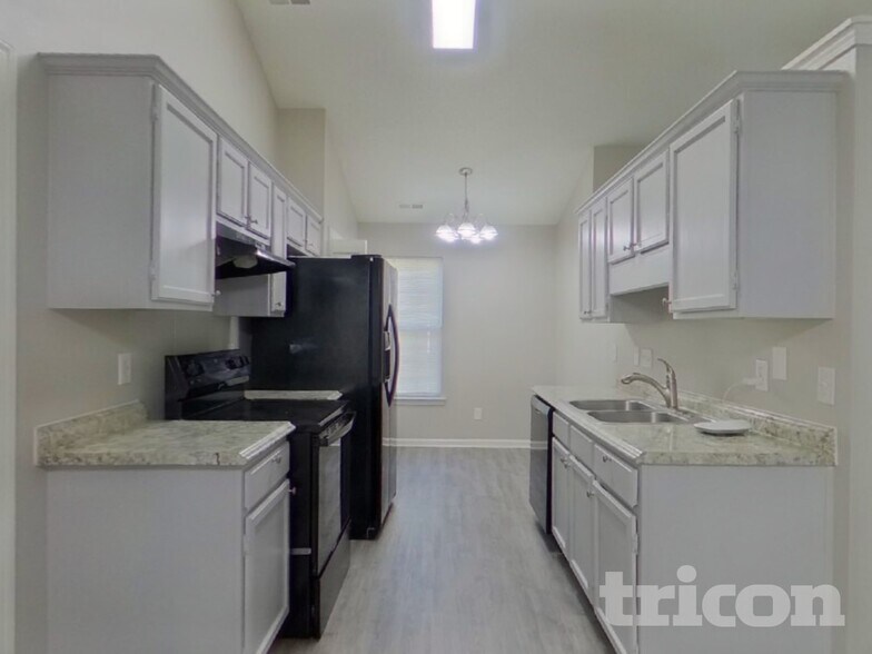 Building Photo - 1613 Bear Brook Dr
