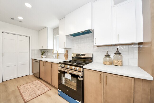 Building Photo - 5946 Willowbend Blvd