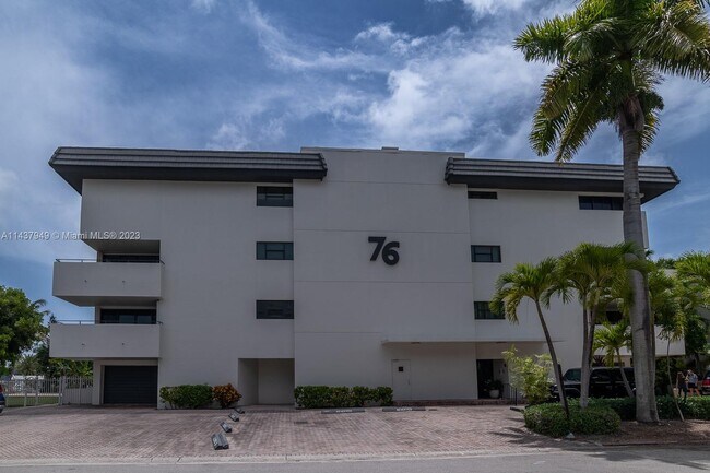 Building Photo - 76 Isle of Venice Dr