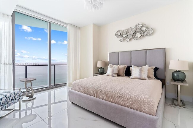 Building Photo - 15701 Collins Ave