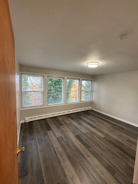 Building Photo - 4748 22nd Ave NE