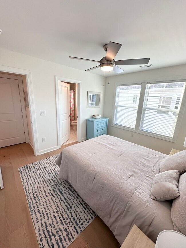 Building Photo - 2024 Built | Fully Furnished Modern Oceanf...