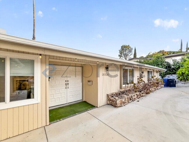 Building Photo - 20520 Rhoda St