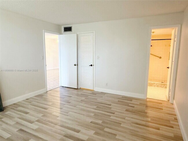 Building Photo - 8970 S Hollybrook Blvd