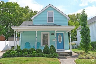 Building Photo - Newly renovated 2-bedroom house