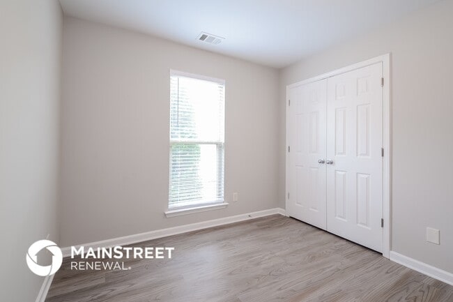 Building Photo - 568 Fox Run Cir