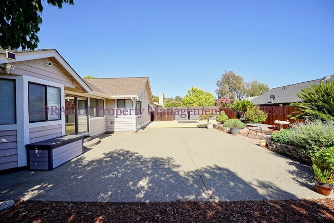 Building Photo - Modern Ranch Style Home on Corner Lot with Large Backyard