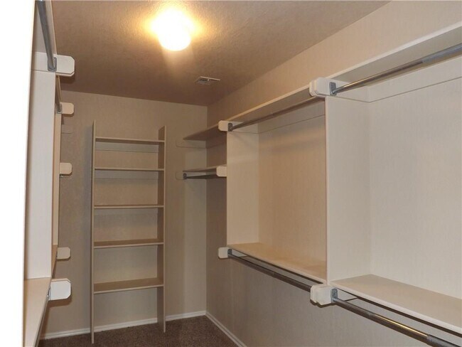 Building Photo - 2837 Astor Dr
