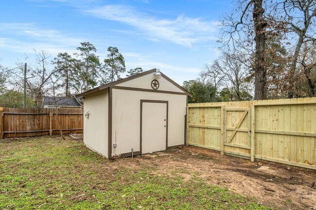 Building Photo - 16222 Barbara Ln