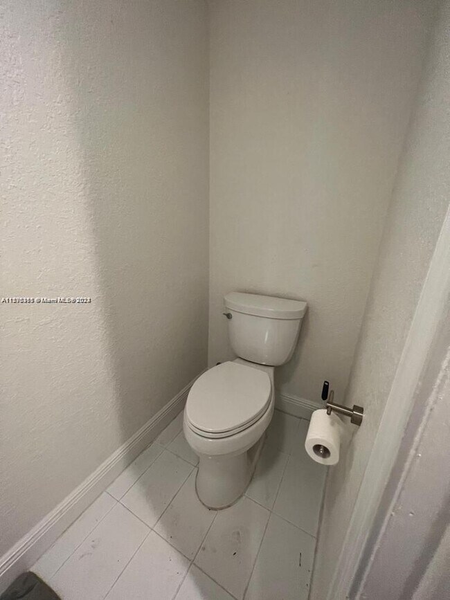 Building Photo - 8650 SW 109th Ave