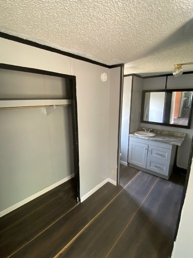 Building Photo - MOBILE HOME FOR RENT