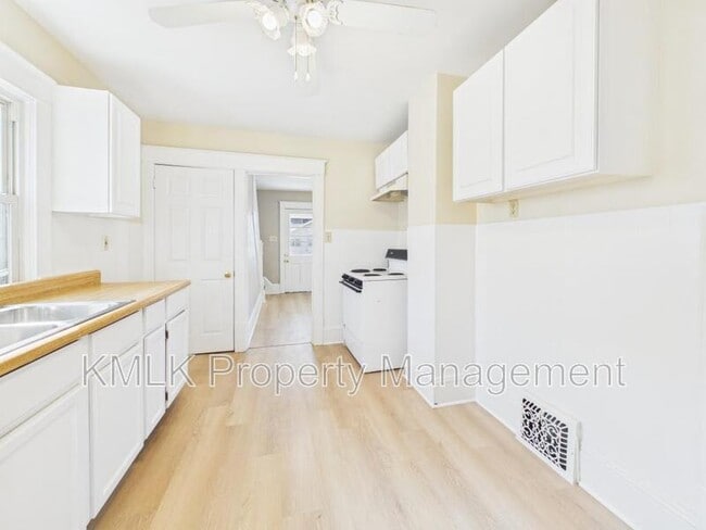 Building Photo - 773 Montana Ave