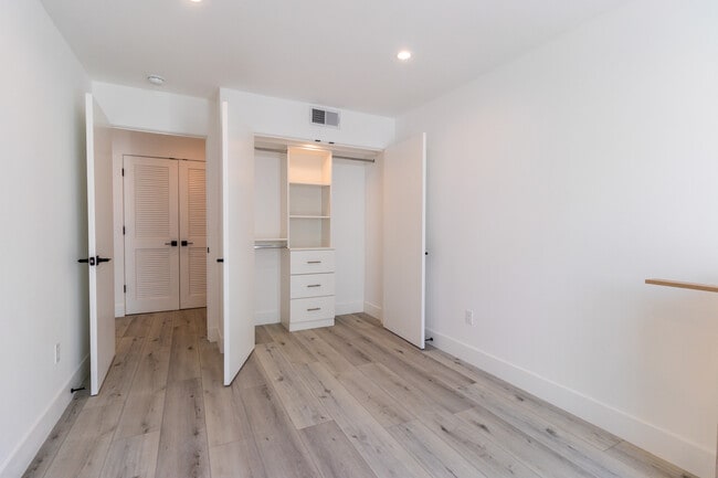 Building Photo - 4299 Tujunga Ave