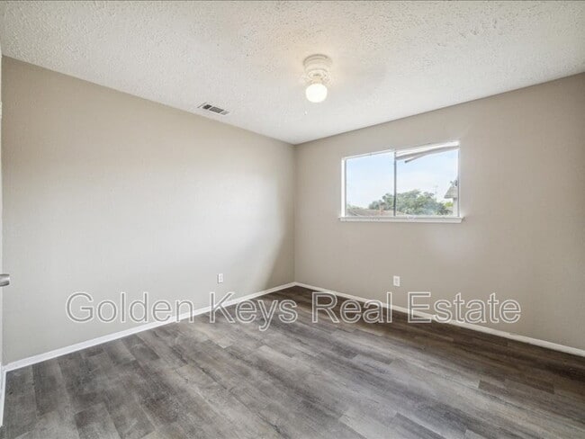 Building Photo - 10743 Staghill Dr