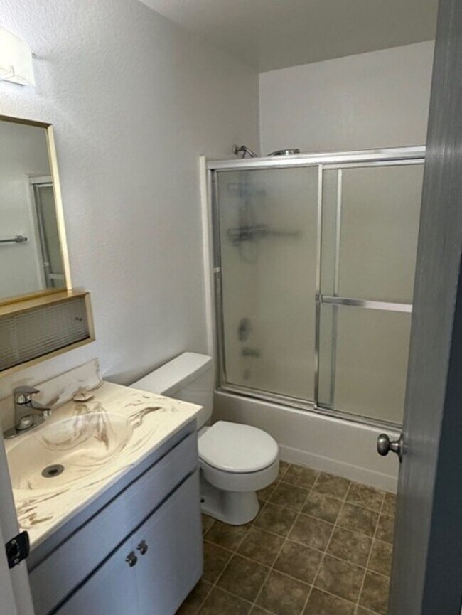 Building Photo - 3 Bed, 2.5 bath home in Carson City, Available 11/11