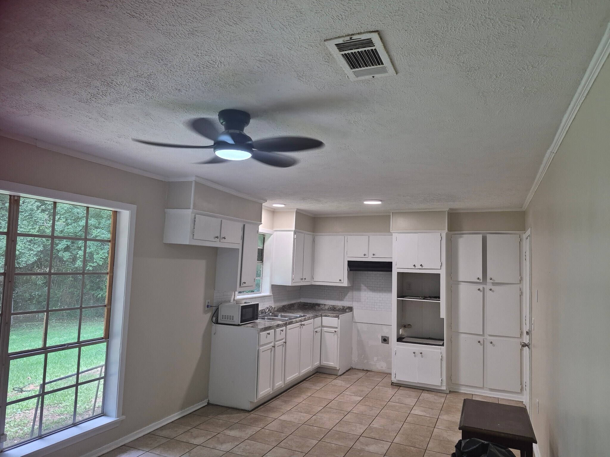 Building Photo - 5629 Queen Mary Ln