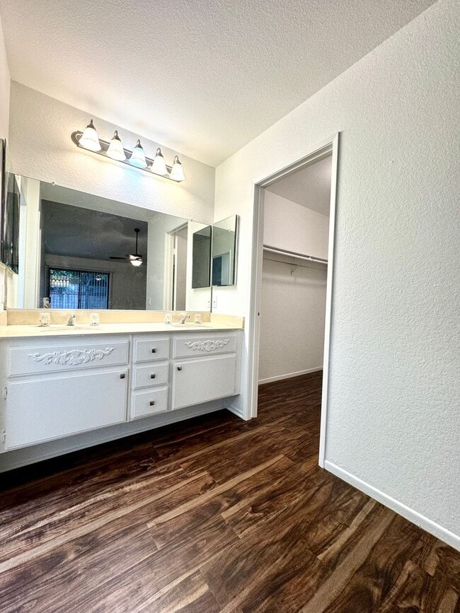 Building Photo - Charming 2-Bedroom Villa in the Heart of C...