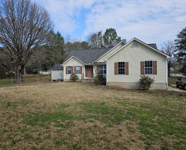 Primary Photo - Welcome home to Stockbridge, 3BR, 2BA