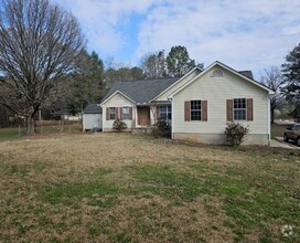 Building Photo - Welcome home to Stockbridge, 3BR, 2BA