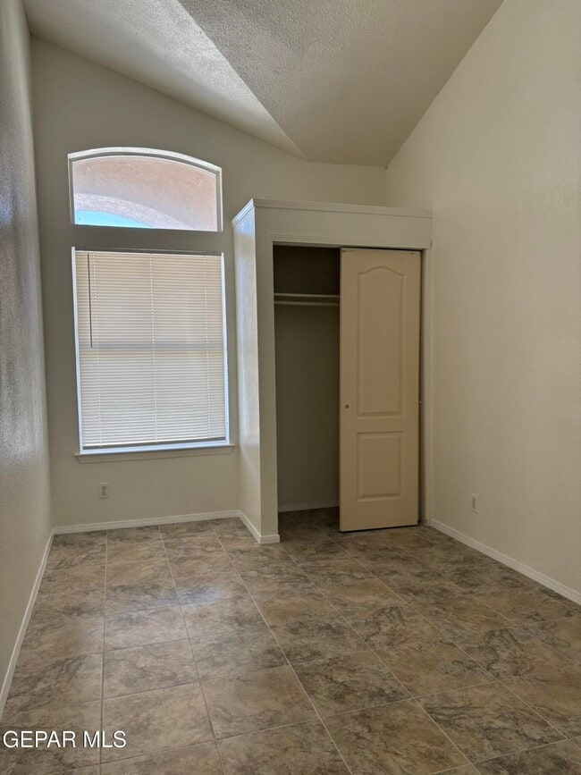 Building Photo - 11812 Kings Arms Ct