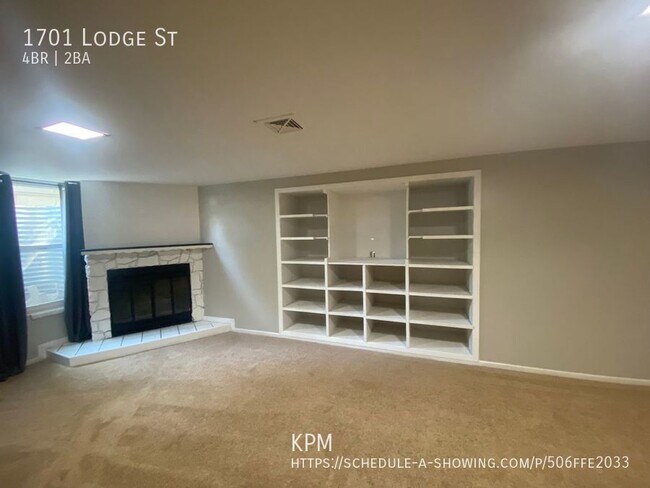 Building Photo - 1701 Lodge St