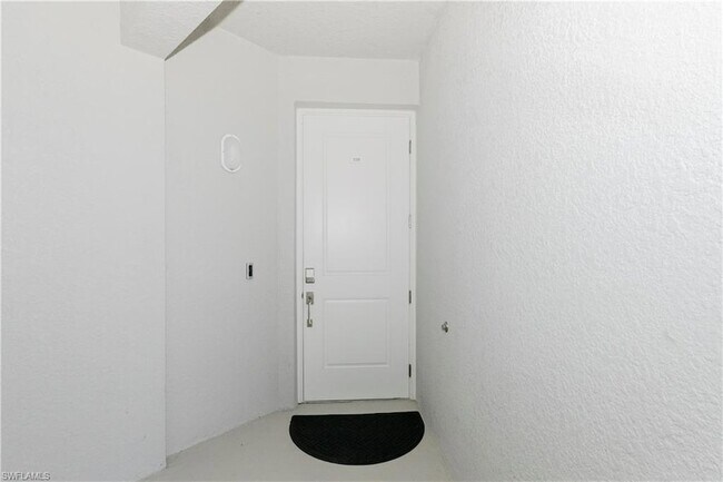 Building Photo - 15275 Green Acre Avenue Unit 338