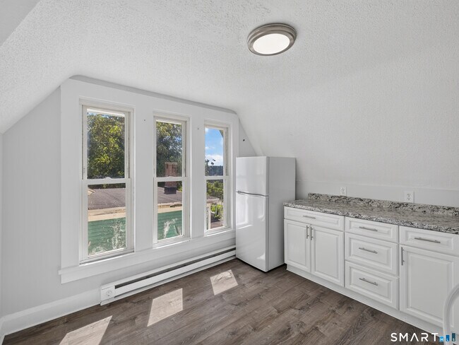 Building Photo - 111 Laurel Hill Ave