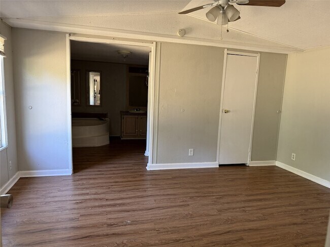 Building Photo - 10779 Doe Hill Dr