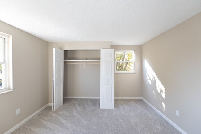 Building Photo - 4 bed 2.5 bath 2 story home with full deck located in Decatur Township