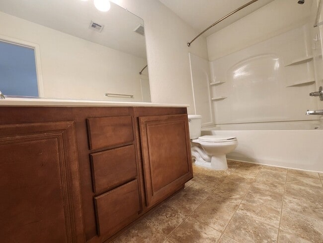 Building Photo - Great 2 Story Home in the SouthWest