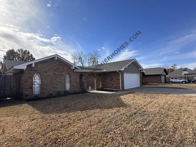 Building Photo - 2632 SW 90th Pl