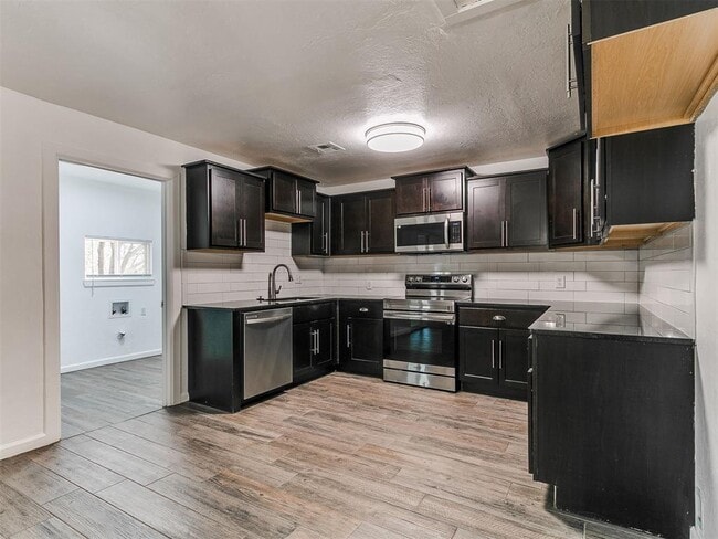 Building Photo - 816 S Santa Fe Dr