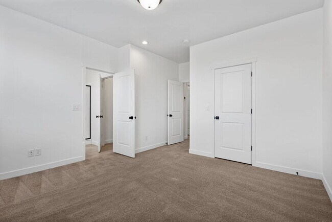 Building Photo - 868 W 480 S