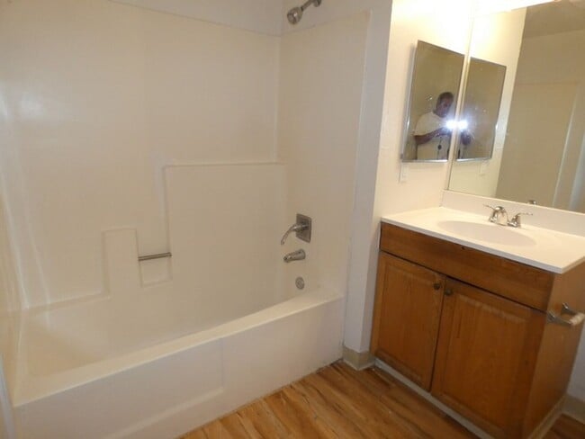 Building Photo - Oakwood Village Apartments