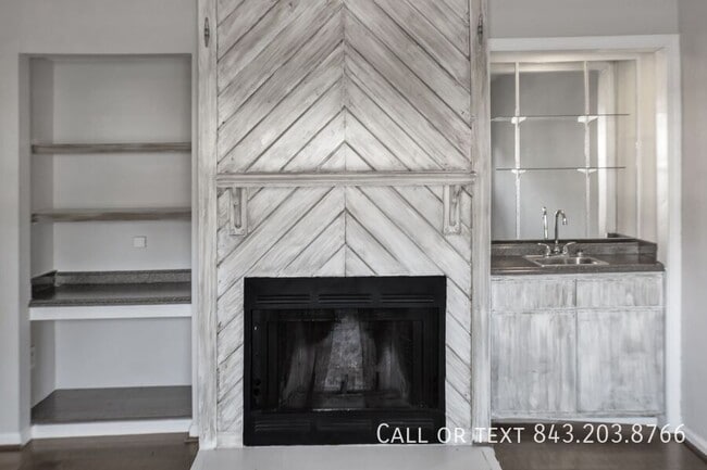 Building Photo - Break Lease ---- 8016 Thelen St-