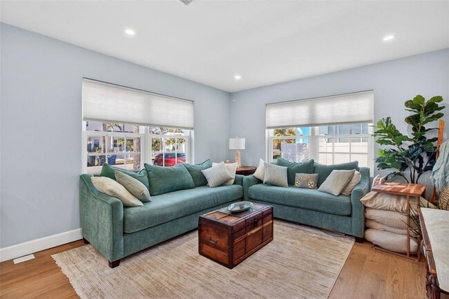 Building Photo - 741 Lantana Ave