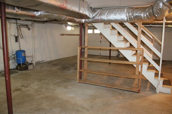 Building Photo - 11784 White Oak Rd